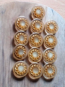 bundle of resin, vintage buttons,13pcs white-colored 18mm,23/32,28L - Picture 1 of 6