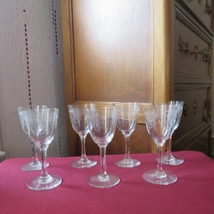 7 Crystal White Wine Glasses by Baccarat Engraved with Rose Design H 12 cm - Picture 1 of 12