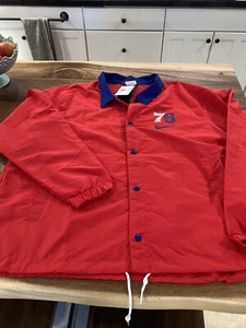 MENS Nike PHILADELPHIA 76ERS lightweight Coaches Jacket 2XL XXL RED/BLUE NWT - Picture 1 of 8