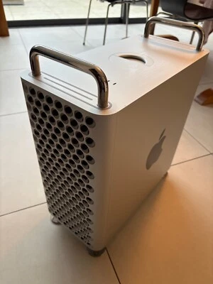 MAC PRO 2019 3.5GHz 8CORE 32GB RAM/256GB SSD (+ added internal RAID) - BOXED - Image 1 of 4