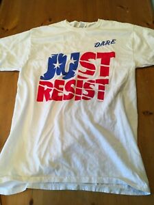 DARE Just Resist America T-Shirt M Drugs