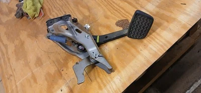 Pedal de freno de parada Toyota 4runner 2003-2009 con soporte OEM original Foto 1 de 4