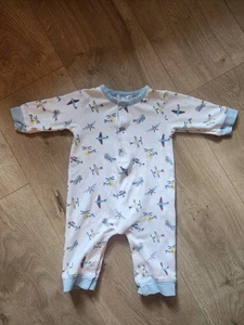Kissy Kissy weiß blau Flugzeuge Pima Baumwolle weich 0-3 Monate Baby Schlafanzug - Bild 1 von 3