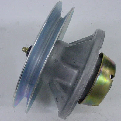 GENUINE JOHN DEERE OEM Mower Spindle AM121342 44" Piranha 48" 54" LX GX GT Sabre - Image 1 of 2
