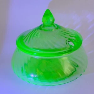 Vintage Green Glass Lidded Preserves Dish W/ Swirl Design UV Reactive GLOWS READ - Picture 1 of 19