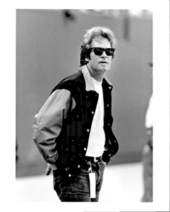 Fotografia radiocomandata Huey Lewis B&W 8 x 10 - Foto 1 di 1
