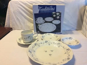 Johann Haviland BLUE GARLAND Thailand Traditions 5 Pc Place Setting   New in Box - Picture 1 of 3