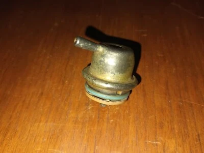 ACDelco 19210686 Fuel Injection Pressure Regulator C1500 5.7 5.0 4.3 OEM - Image 1 of 4