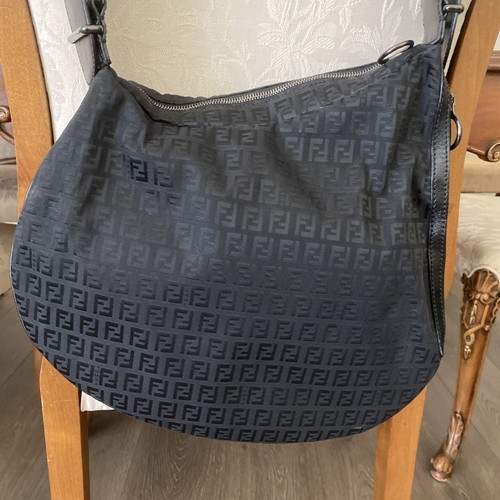 Borsa a tracolla imbracatura FENDI Nera Zucchino Oyster tela media ottime condizioni!