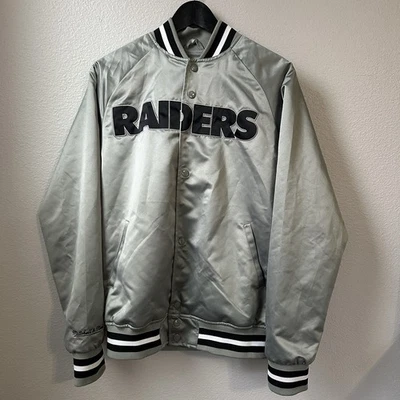 Chaqueta Mitchell and Ness Raiders Plateada Ligera Talla Pequeña NFL Fútbol Foto 1 de 4