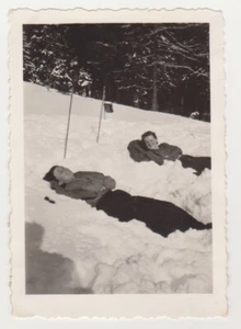 Two Pretty Young Girls Lying in Snow Closeness Snapshot Lesbian Int Old Photo - Picture 1 of 8