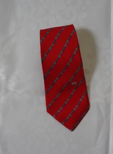 Cravatta Gucci Vintage Rossa con Disegno a Morso di Cavallo e Righe 100% Seta Made in Italy - Foto 1 di 9
