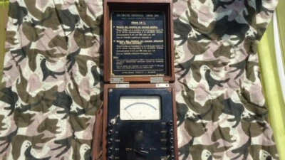 VOLTMETRE ANCIEN EN BOITE BOIS TRES BEL ETAT - Photo 1/4