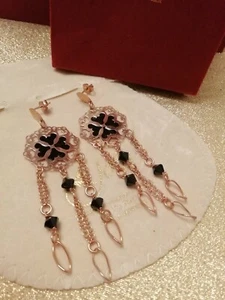 Orecchini Argento 925 Rosato Swarovski Quadrifoglio Smaltato Nero Fili Pendenti - Foto 1 di 5