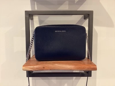 Excellent Condition Michael Kors Navy Jet Set Crossbody - Image 1 of 4