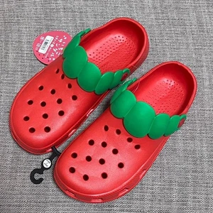 Sandalias fresa nuevas, nunca usadas, estilo Crocs, talla L, 24-25 cm, rojas - Imagen 1 de 5