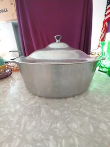 MAJESTIC COOKWARE OVAL DUTCH OVEN POT WITH ORIGINAL LID AND KNOB VINTAGE - Picture 1 of 9