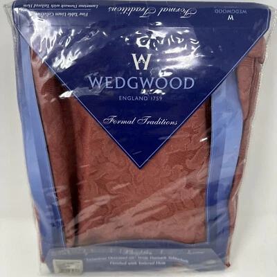 Wedgwood Formal Traditions Brighton Red Claret Damask 68X84 Oval Tablecloth - Image 1 of 4