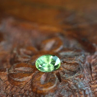 Certified Natural Green Sapphire 0.66ct VS Clarity Madagascar Oval 5.9x4.1 mm - Image 1 of 4
