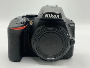 NIKON D5600 24MP DIGITAL SLR CAMERA - VERY GOOD - D 5600 - Picture 1 of 10