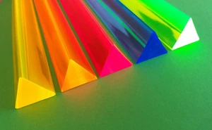 (19,99€/m) Acrylglas Stäbe Dreikantstab 25 x 25 x 25 mm Fluoreszierend - Bild 1 von 11