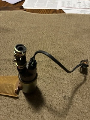 Б/у топливный насос подходит: 2003 Toyota Tundra насос в сборе 8 цилиндров класса A - Изображение 1 из 4