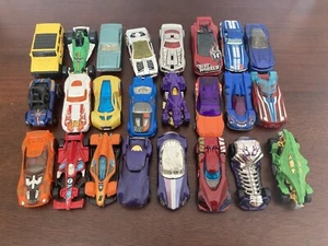Lot Of 24 Toy Cars - Hot Wheels And Retro - Picture 1 of 3