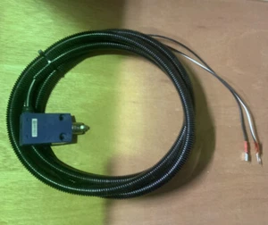 XCMN2103L2 Telemecanique Limit Switch Spring Return Plunger -240v - Picture 1 of 3