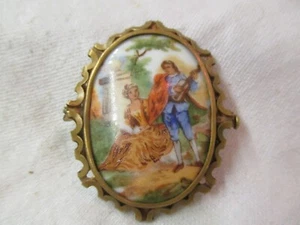 Vintage France Limoges porcelain & gold tone Brooch Courting Couple - Picture 1 of 3