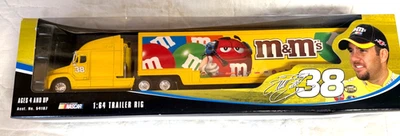 Plataforma de remolque M&M Candy #38 Elliott Sadler 1:64 Winners Circle Foto 1 de 2
