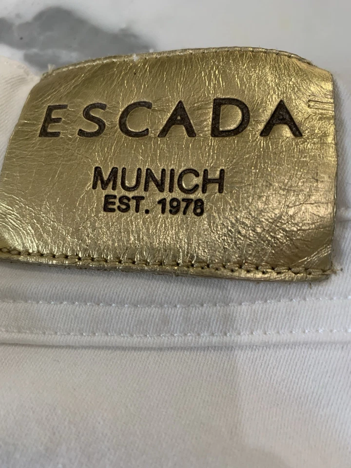 Pantalones de mezclilla Escada vintage de algodón de cintura alta de pierna recta blancos talla 42 Foto 1 de 4