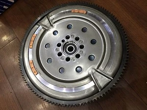 Genuine OEM 23200 2C050 Flywheel Dual Mass For Hyundai Genesis Coupe 2.0 Turbo - Foto 1 di 8