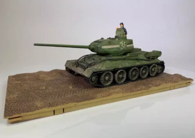 1:32 FORCES VALOR MEDIUM MILITARY TANKS T-34-85 Berlin 1944 Diecast Armor Model - Image 1 of 4