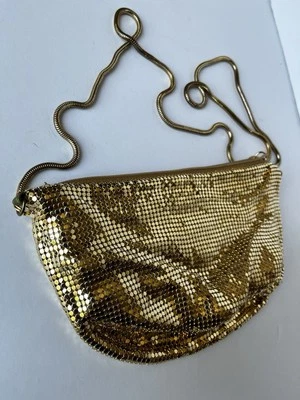 Cartera vintage metálica de malla dorada Foto 1 de 4