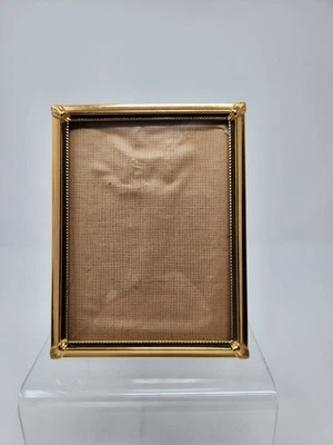 "Mini marco de fotos vintage de latón tono dorado con vidrio burbuja convexo de 4"" x 3"""  Foto 1 de 4