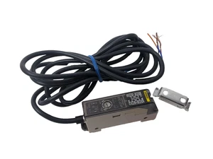 OMRON E3C-JC4P Photoelectric Switch 12 - 24 VDC, 2M Length 50mA Rail Mount NEW - Picture 1 of 8