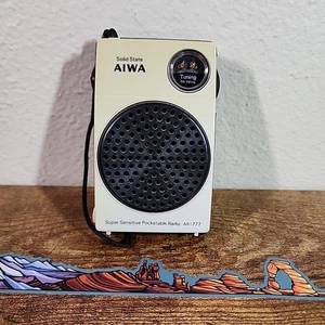 Aiwa AR-777 Pocketable Radio - Picture 1 of 3
