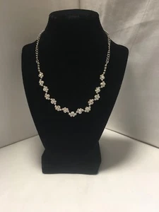 Necklace Silver Tone With Beautiful Clear stone Accents Lobster Clasp - Picture 1 of 12