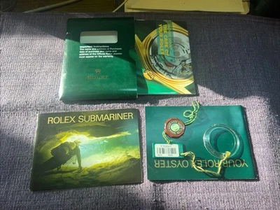 Juego de accesorios Rolex Submariner 2002. Folletos; sujeción de papel; etiqueta; anillo bisel. ¡¡Eng!!️ Foto 1 de 4