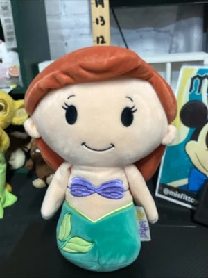 Hallmark Itty Bittys Disney Sirenita Ariel 12" Peluche Muñeca Jumbo Foto 1 de 4