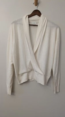 Suéter envolvente de cachemir Club Monaco para mujer M envolvente crema silencioso de lujo con cuello chal  Foto 1 de 4