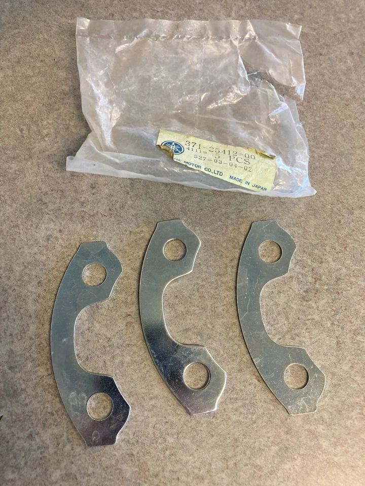NOS 73 - 75 YAMAHA OEM ESPECIAL ARANDELA DE RUEDA TRASERA - TX500 XS500 371-25412-00 Foto 1 de 1