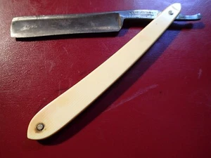 ANTIQUE VINTAGE STRAIGHT RAZOR HELJESTRAND ESKILSTUNA SWEDEN SWEDISH - Picture 1 of 9