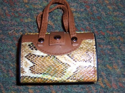 JUEGO DE MANICURA ÚNICO VINTAGE NUEVO SIN MARCA EN MINI MONEDERO DE PIEL DE SERPIENTE Foto 1 de 4