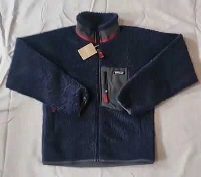 NUEVO CON ETIQUETAS $229 Chaqueta Patagonia Clásica Retro-X Nueva Azul Marino/Rojo Cera Para Hombre Talla Pequeña Foto 1 de 4