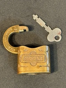Candado antiguo vintage de latón Sargent con 1 llave New Haven Conn. EE. UU. - Imagen 1 de 13