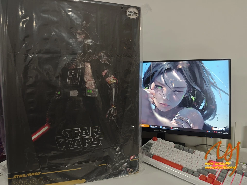 NEW Hot Toys DX45B Star Wars Darth Vader Battle Damaged (Deluxe Version) Special - Image 1 of 4