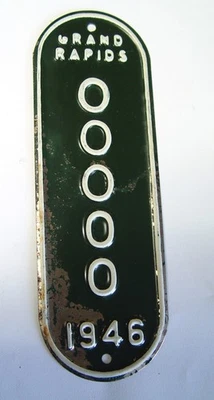 ОРИГИНАЛЬНЫЙ ОЛОВЯННЫЙ ПОДНЯТЫЙ ПИСЬМО 1946 GRAND RAPIDS 00000 ВЕЛОСИПЕД НОМЕРНОЙ ЗНАК ОБРАЗЕЦ - Изображение 1 из 2