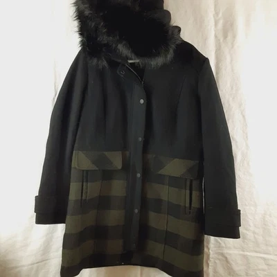 Abrigo con capucha Lucky Brand para mujer grande pesado de invierno de lana y piel sintética a rayas negras Foto 1 de 4