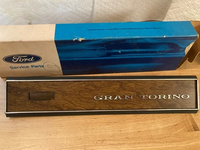 Painel lateral de passageiros Ford Gran Torino Brougham & Squire 1972-73 - Imagem 1 de 4